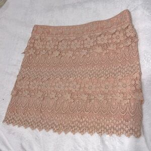 American Eagle Peach Mini Lace Skirt
Sz 0